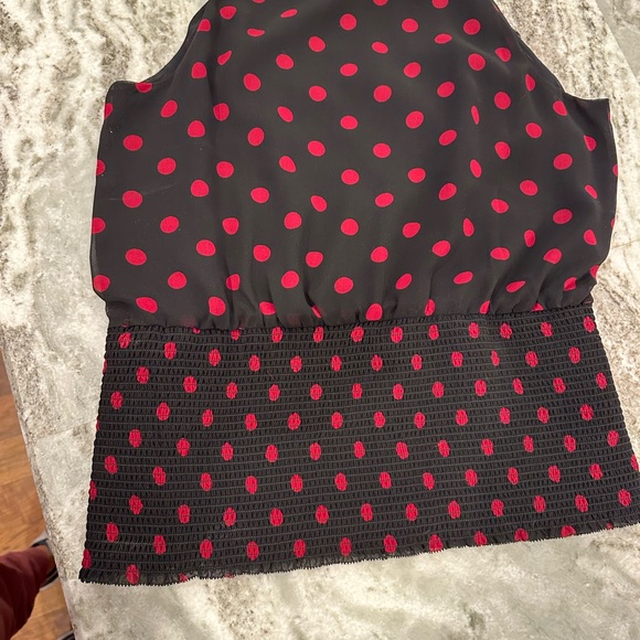 Sleeveless blk/cranberry polka-dot top! - Picture 5 of 8
